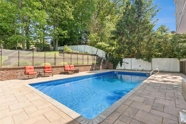 23 Ravenwood Drive, Kings Park, NY 11754