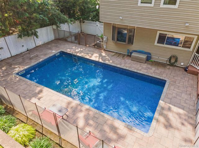 23 Ravenwood Drive, Kings Park, NY 11754