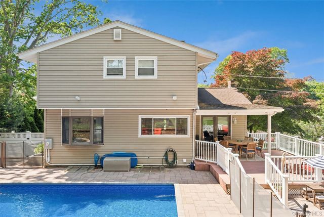 23 Ravenwood Drive, Kings Park, NY 11754