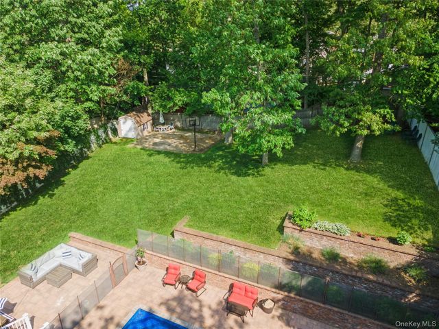 23 Ravenwood Drive, Kings Park, NY 11754