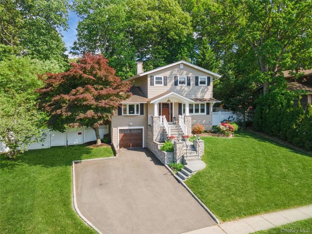 23 Ravenwood Drive, Kings Park, NY 11754