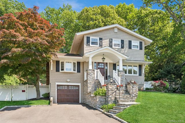 23 Ravenwood Drive, Kings Park, NY 11754