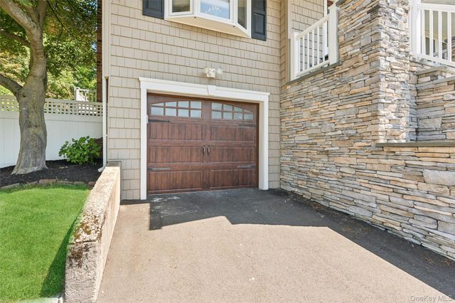 23 Ravenwood Drive, Kings Park, NY 11754