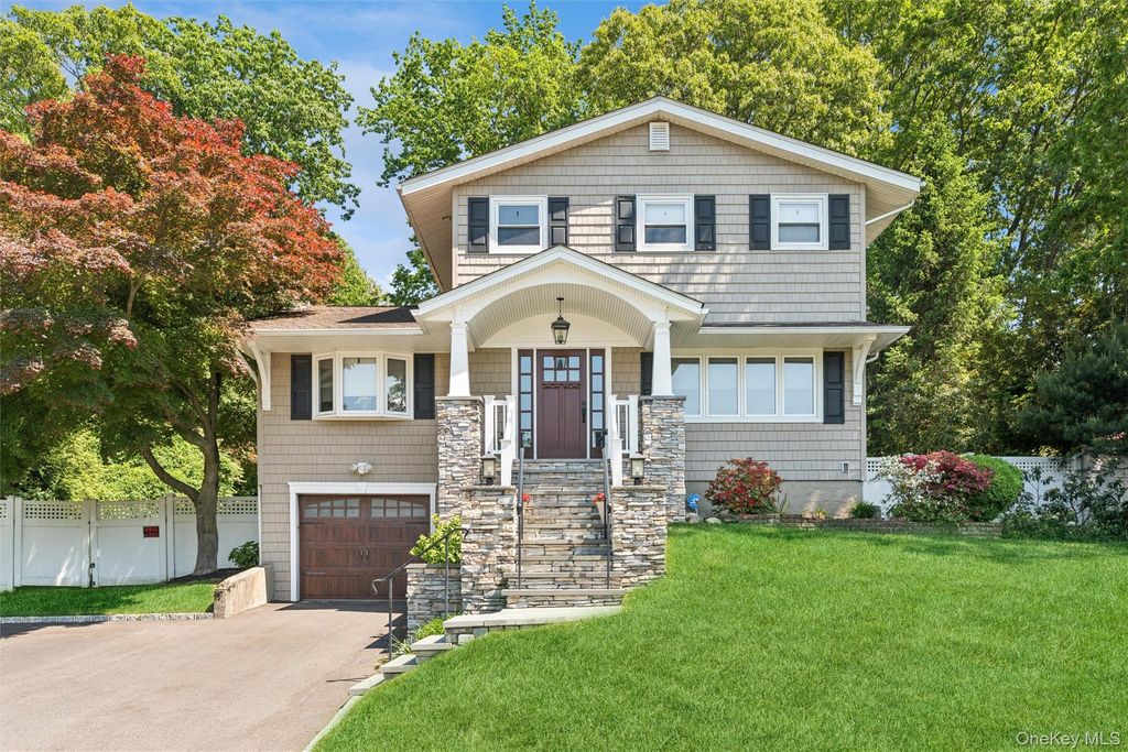 23 Ravenwood Drive, Kings Park, NY 11754