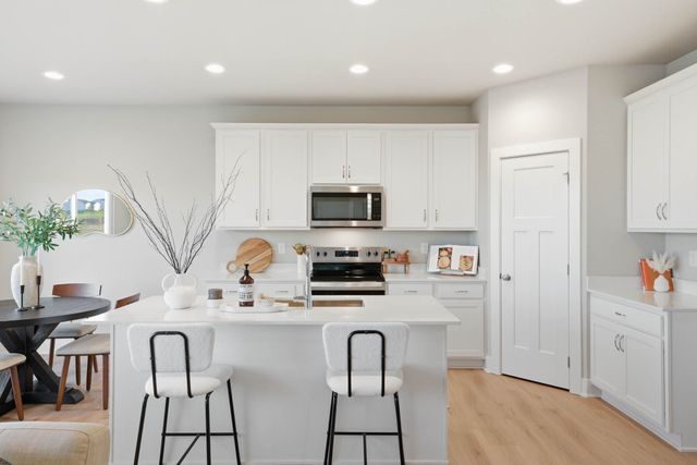 5660 Brook View Avenue, Des Moines, IA 50317
