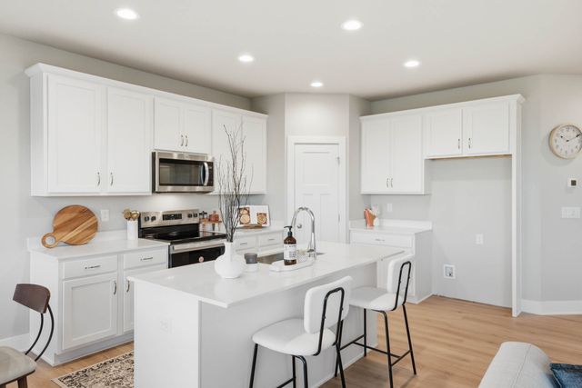 5660 Brook View Avenue, Des Moines, IA 50317