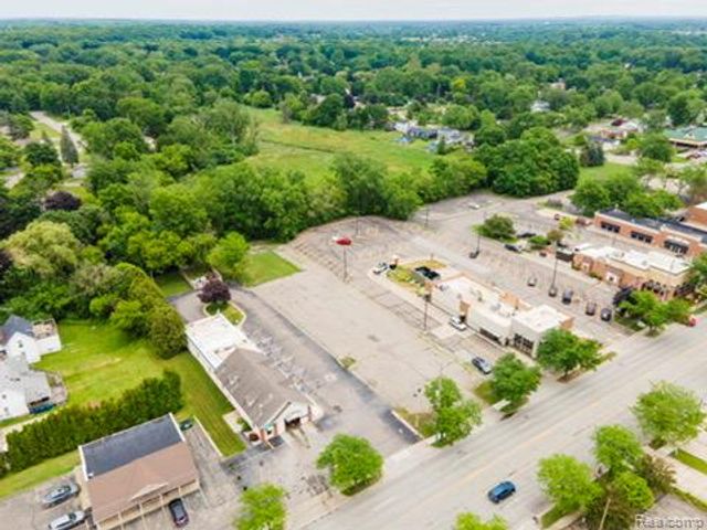 11319 S Saginaw Street, Grand Blanc, MI 48439