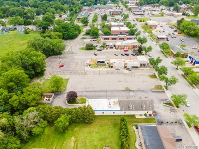 11319 S Saginaw Street, Grand Blanc, MI 48439