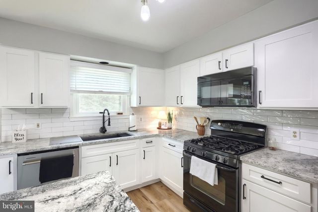 2 WHEATON DR, Littlestown, PA 17340