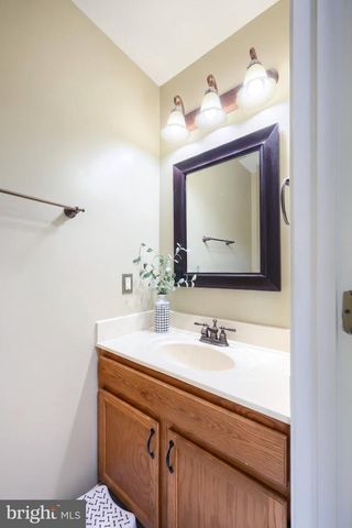 2 WHEATON DR, Littlestown, PA 17340