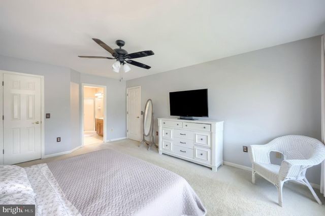 2 WHEATON DR, Littlestown, PA 17340