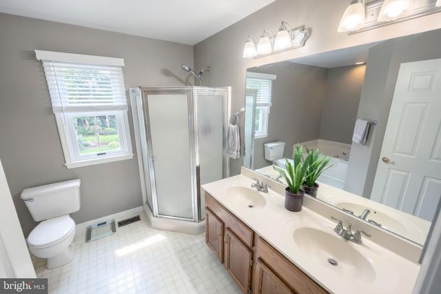 2 WHEATON DR, Littlestown, PA 17340