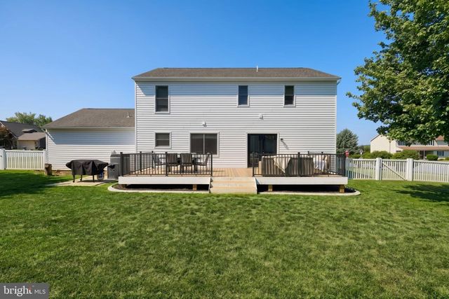 2 WHEATON DR, Littlestown, PA 17340