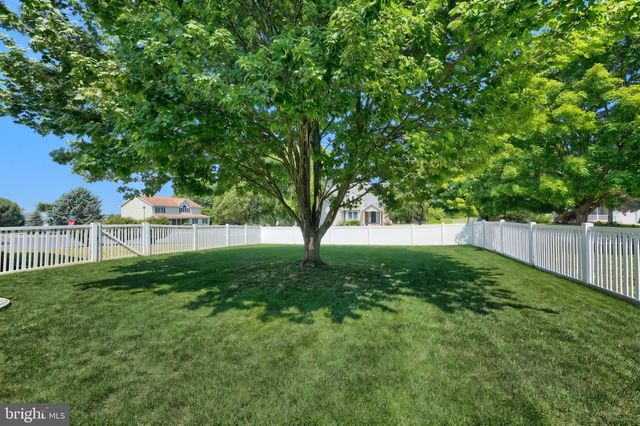 2 WHEATON DR, Littlestown, PA 17340