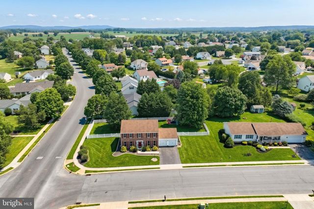 2 WHEATON DR, Littlestown, PA 17340