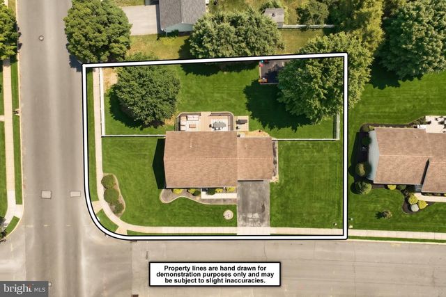 2 WHEATON DR, Littlestown, PA 17340