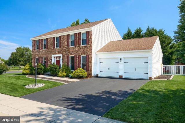 2 WHEATON DR, Littlestown, PA 17340