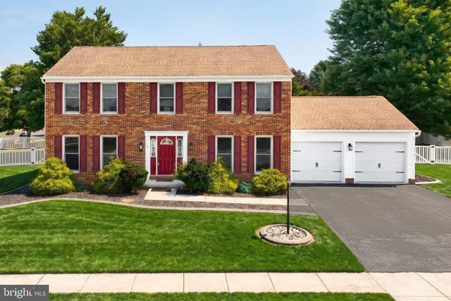 2 WHEATON DR, Littlestown, PA 17340