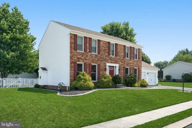 2 WHEATON DR, Littlestown, PA 17340