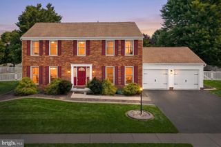 2 WHEATON DR, Littlestown, PA 17340