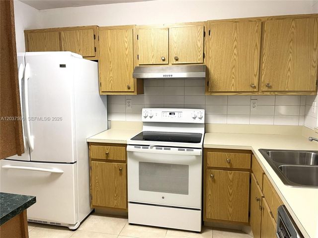9531 Seagrape Dr 305, Davie, FL 33324