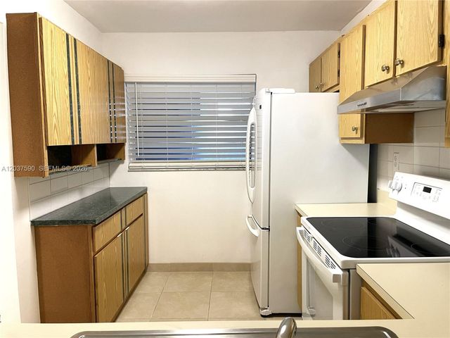 9531 Seagrape Dr 305, Davie, FL 33324