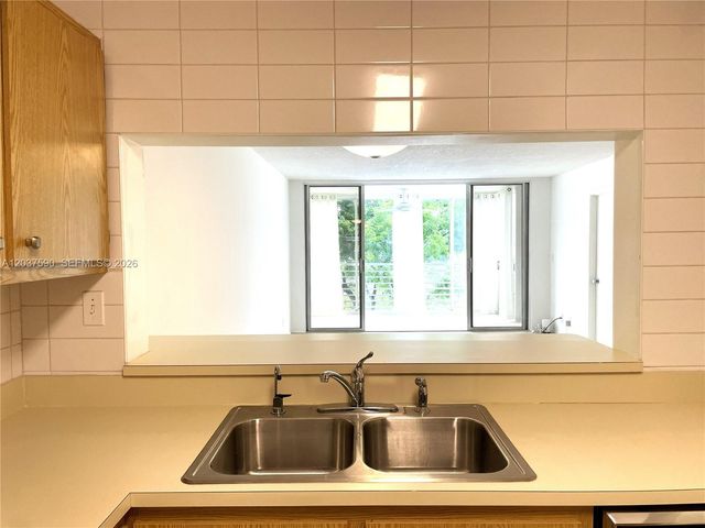 9531 Seagrape Dr 305, Davie, FL 33324