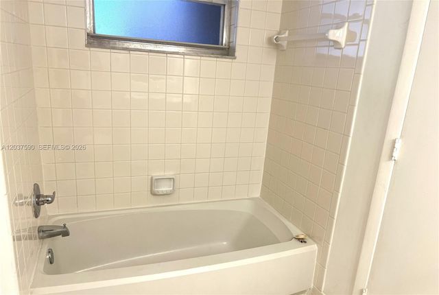 9531 Seagrape Dr 305, Davie, FL 33324