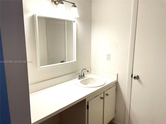 9531 Seagrape Dr 305, Davie, FL 33324