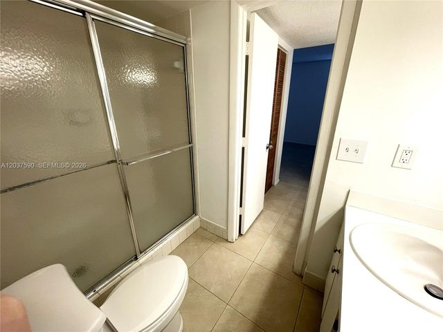 9531 Seagrape Dr 305, Davie, FL 33324
