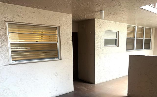 9531 Seagrape Dr 305, Davie, FL 33324