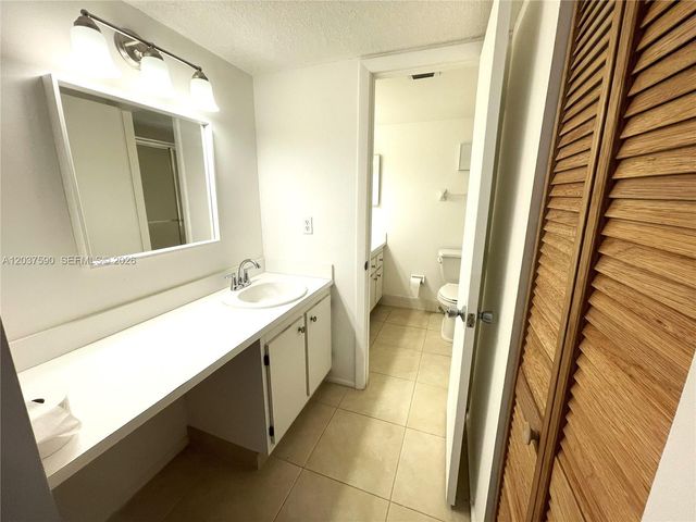 9531 Seagrape Dr 305, Davie, FL 33324