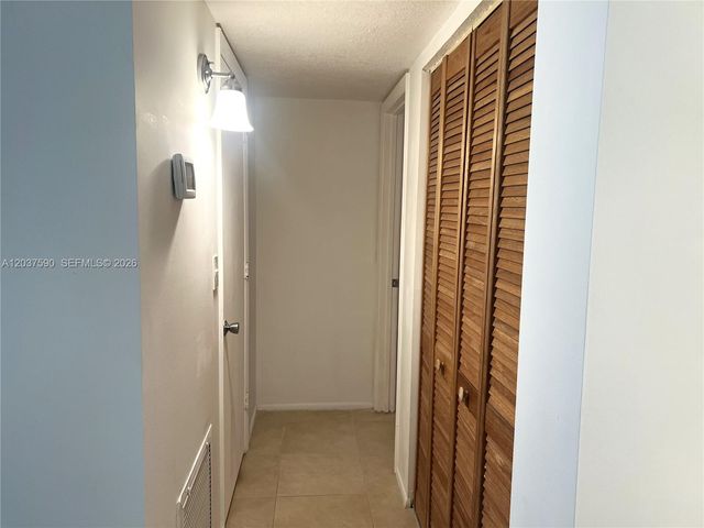 9531 Seagrape Dr 305, Davie, FL 33324