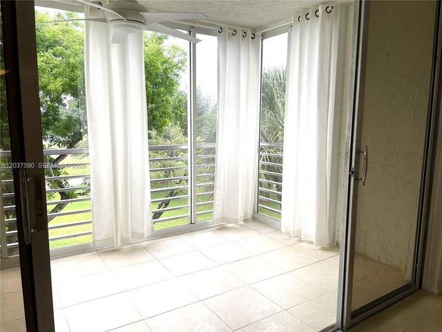 9531 Seagrape Dr 305, Davie, FL 33324