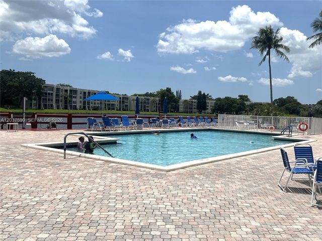9531 Seagrape Dr 305, Davie, FL 33324