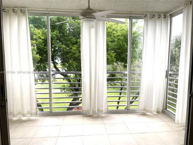 9531 Seagrape Dr 305, Davie, FL 33324