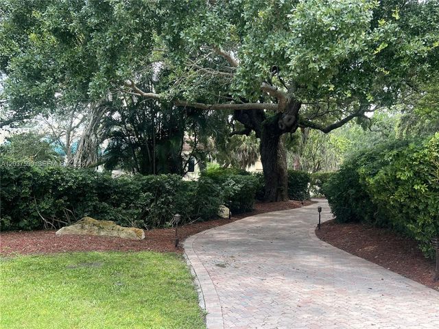 9531 Seagrape Dr 305, Davie, FL 33324
