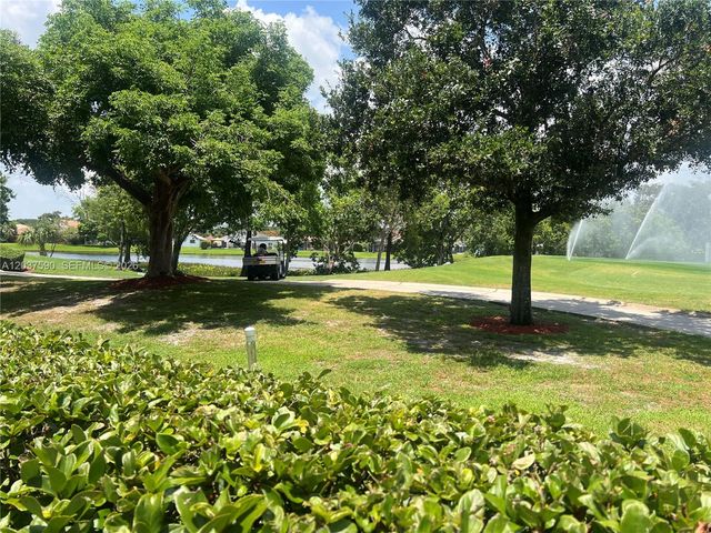 9531 Seagrape Dr 305, Davie, FL 33324
