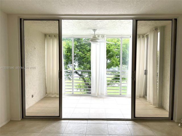 9531 Seagrape Dr 305, Davie, FL 33324