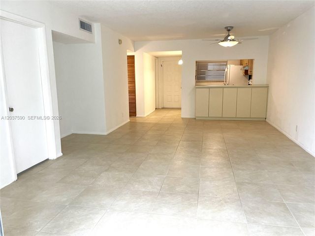 9531 Seagrape Dr 305, Davie, FL 33324