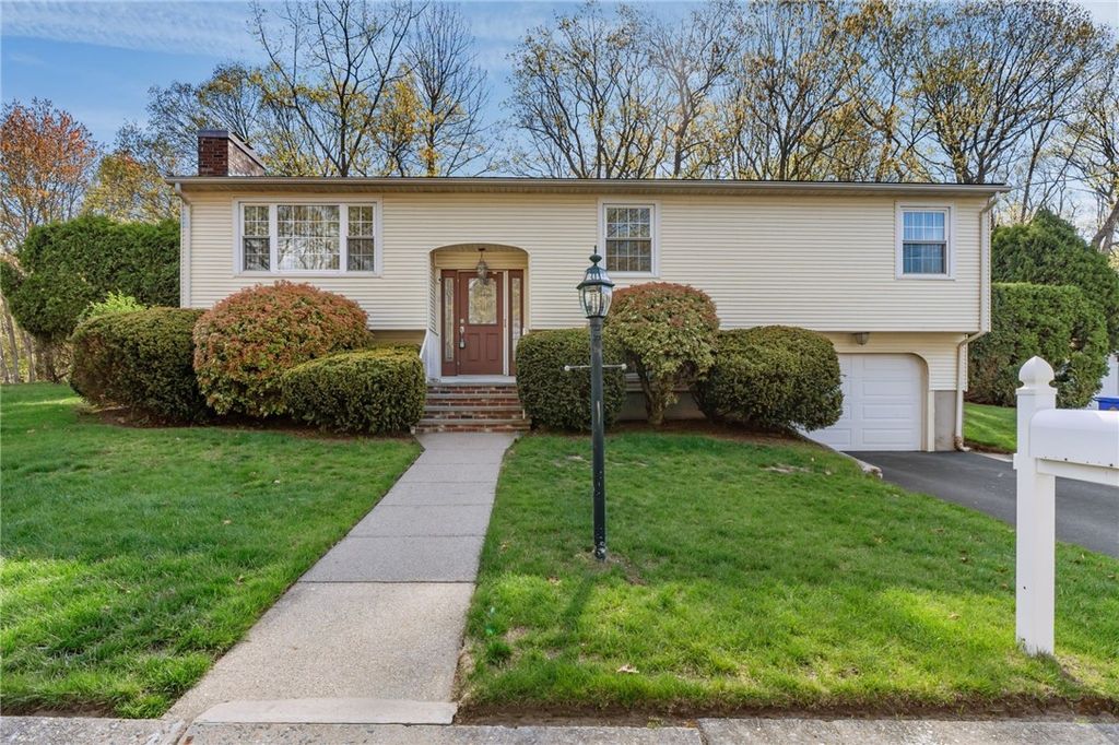 8 Joyce Drive, North Providence, RI 02911