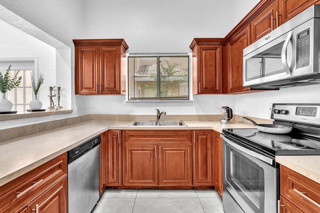 10180 NW 5th St, Plantation, FL 33324