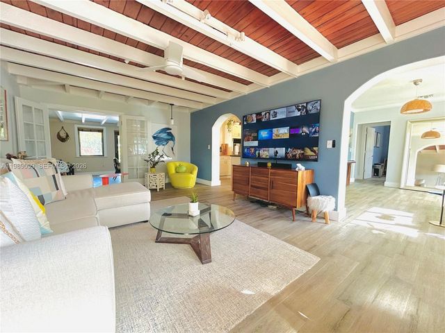 1175 NE 131st St, North Miami, FL 33161