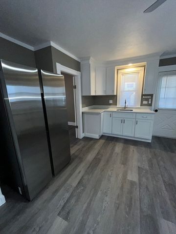 8 Camp St 1, Worcester, MA 01603