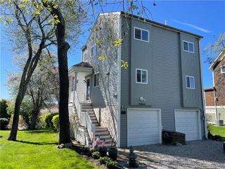 39 Lake Road, Narragansett, RI 02882