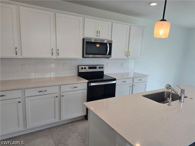 1437 Weeping Willow CT, Cape Coral, FL 33909