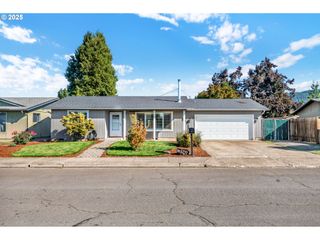 515 70TH St, Springfield, OR 97478