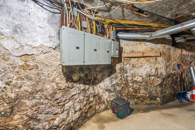 76 Bellevue St, Boston, MA 02125