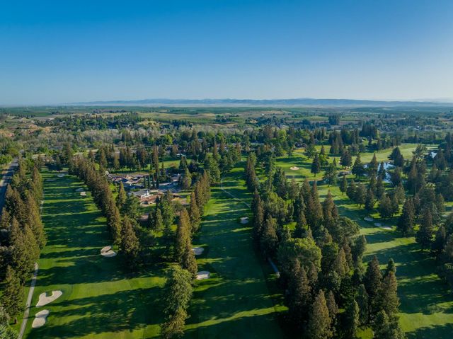 624 N Stearns Rd, Oakdale, CA 95361