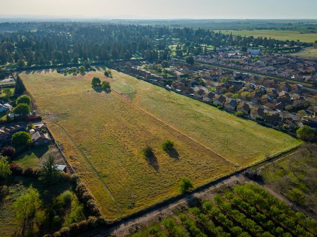 624 N Stearns Rd, Oakdale, CA 95361